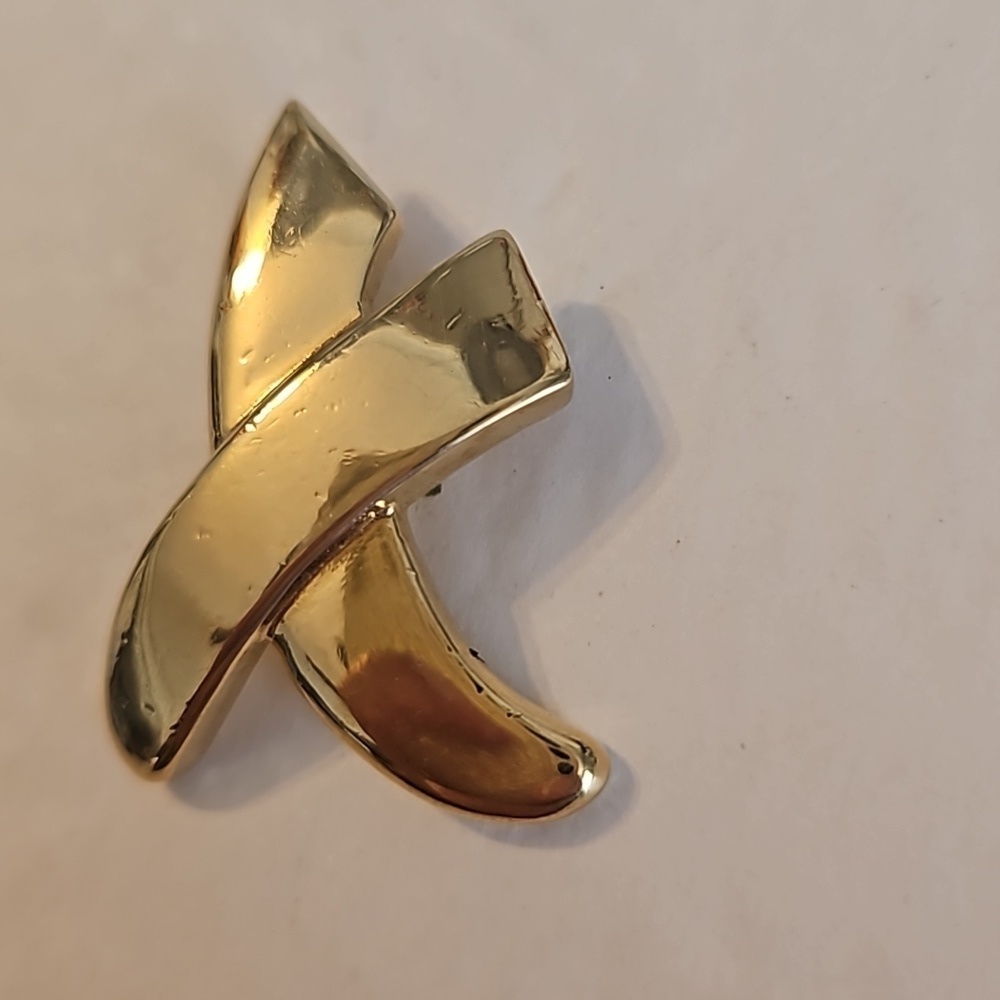 PCI Vintage Kiss Goldtone Pendant